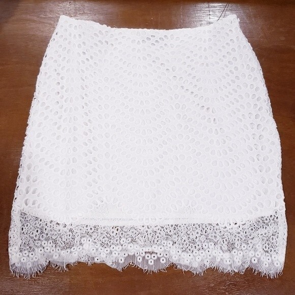 Ann Taylor White Eyelet Lace Pencil Skirt Size 4 - Picture 2 of 3